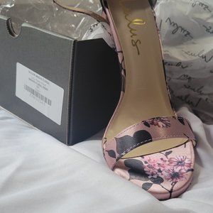 Lulu's Taylor Mauve heel